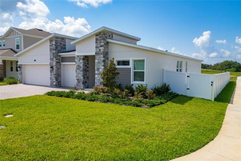 House in Apopka, Florida 4 bedrooms, 239.22 sq.m. № 2167455 - photo 5
