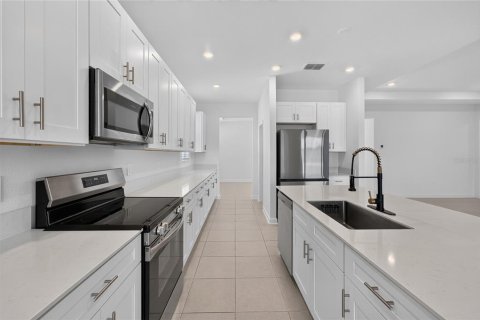 House in Apopka, Florida 4 bedrooms, 239.22 sq.m. № 2167455 - photo 21