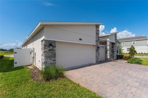 House in Apopka, Florida 4 bedrooms, 239.22 sq.m. № 2167455 - photo 3