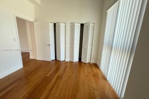Condominio en alquiler en Miami, Florida, 3 dormitorios, 158.4 m2 № 2071506 - foto 10