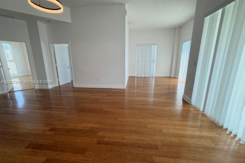 Condominio en alquiler en Miami, Florida, 3 dormitorios, 158.4 m2 № 2071506 - foto 7