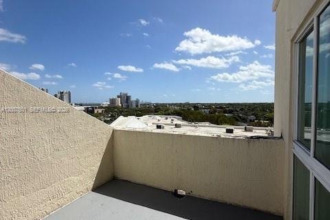 Condominio en alquiler en Miami, Florida, 3 dormitorios, 158.4 m2 № 2071506 - foto 25
