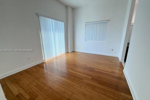 Condominio en alquiler en Miami, Florida, 3 dormitorios, 158.4 m2 № 2071506 - foto 8
