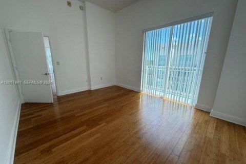 Condominio en alquiler en Miami, Florida, 3 dormitorios, 158.4 m2 № 2071506 - foto 5