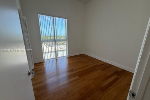 Condominio en alquiler en Miami, Florida, 3 dormitorios, 158.4 m2 № 2071506 - foto 2