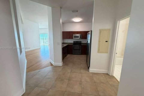 Condominio en alquiler en Miami, Florida, 3 dormitorios, 158.4 m2 № 2071506 - foto 13