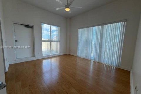Condominio en alquiler en Miami, Florida, 3 dormitorios, 158.4 m2 № 2071506 - foto 4