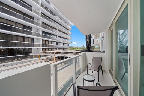 Condo in Surfside, Florida, 2 bedrooms  № 2069626 - photo 21