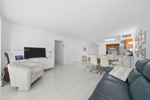 Condo in Surfside, Florida, 2 bedrooms  № 2069626 - photo 7