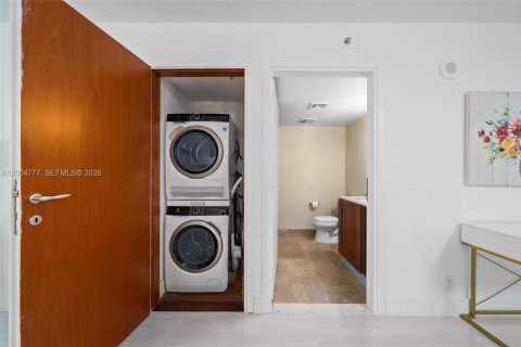 Condo in Surfside, Florida, 2 bedrooms  № 2069626 - photo 19