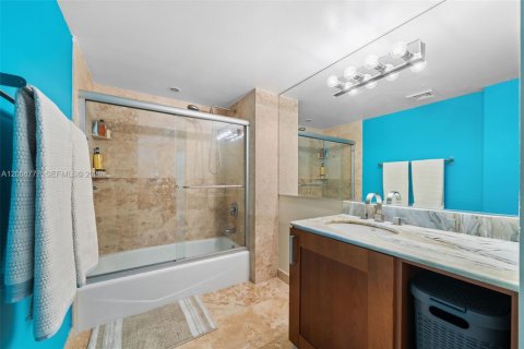 Condo in Surfside, Florida, 2 bedrooms  № 2069626 - photo 14