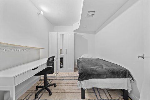 Condo in Surfside, Florida, 2 bedrooms  № 2069626 - photo 15