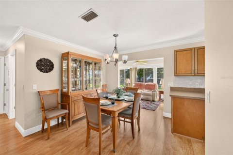 House in The Villages, Florida 2 bedrooms, 122.54 sq.m. № 2308913 - photo 10