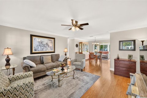 House in The Villages, Florida 2 bedrooms, 122.54 sq.m. № 2308913 - photo 7