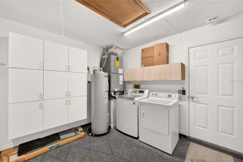 House in The Villages, Florida 2 bedrooms, 122.54 sq.m. № 2308913 - photo 29
