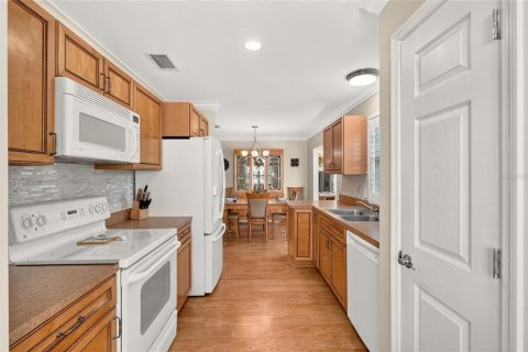 House in The Villages, Florida 2 bedrooms, 122.54 sq.m. № 2308913 - photo 18
