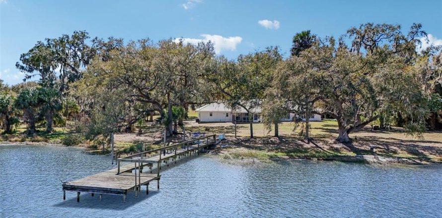 Casa en Grand Island, Florida 3 dormitorios, 220.64 m2 № 2109391