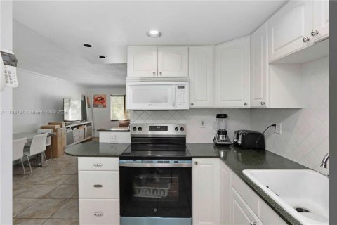 Купить кондоминиум в Пайнкрест, Флорида 2 спальни, 74.79м2, № 2012857 - фото 14