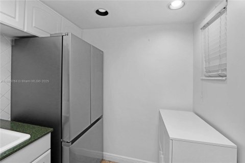 Купить кондоминиум в Пайнкрест, Флорида 2 спальни, 74.79м2, № 2012857 - фото 13