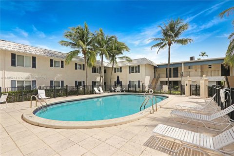 Купить кондоминиум в Пайнкрест, Флорида 2 спальни, 74.79м2, № 2012857 - фото 23