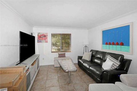 Купить кондоминиум в Пайнкрест, Флорида 2 спальни, 74.79м2, № 2012857 - фото 9