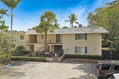 Кондоминиум с 2 спальнями в Пайнкрест, Флорида № 2012857