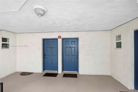 Купить кондоминиум в Пайнкрест, Флорида 2 спальни, 74.79м2, № 2012857 - фото 6