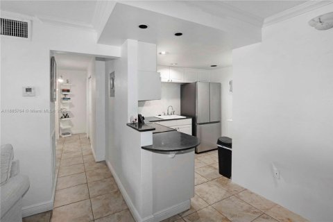 Купить кондоминиум в Пайнкрест, Флорида 2 спальни, 74.79м2, № 2012857 - фото 11