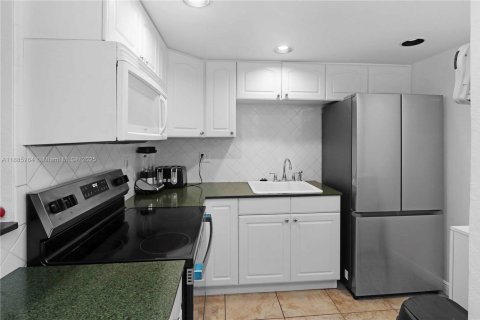 Купить кондоминиум в Пайнкрест, Флорида 2 спальни, 74.79м2, № 2012857 - фото 12