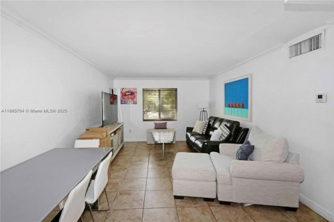 Купить кондоминиум в Пайнкрест, Флорида 2 спальни, 74.79м2, № 2012857 - фото 24