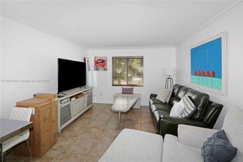 Купить кондоминиум в Пайнкрест, Флорида 2 спальни, 74.79м2, № 2012857 - фото 7