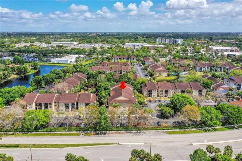 Condo in Coral Springs, Florida, 2 bedrooms  № 1209240 - photo 1