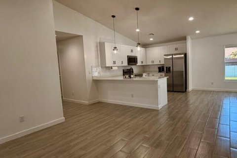 Casa en venta en Port St. Lucie, Florida, 3 dormitorios, 142.7 m2 № 2087542 - foto 2