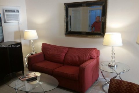 House in Hollywood, Florida 1 bedroom, 188.41 sq.m. № 2013101 - photo 6