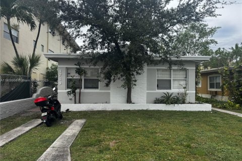 House in Hollywood, Florida 1 bedroom, 188.41 sq.m. № 2013101