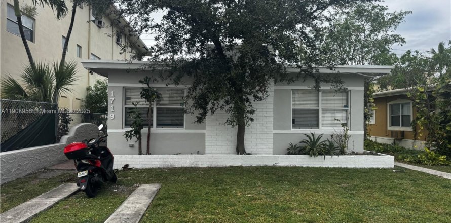 House in Hollywood, Florida 1 bedroom, 188.41 sq.m. № 2013101