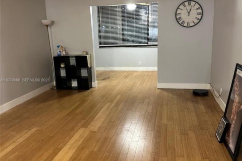 Condo in North Lauderdale, Florida, 2 bedrooms  № 2039967