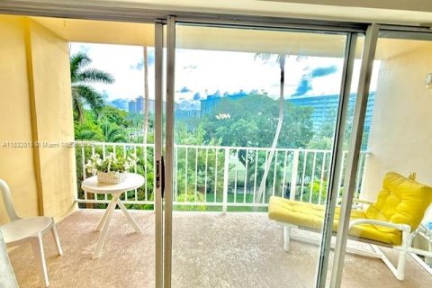 Condo in Sunny Isles Beach, Florida, 1 bedroom  № 1812014 - photo 28
