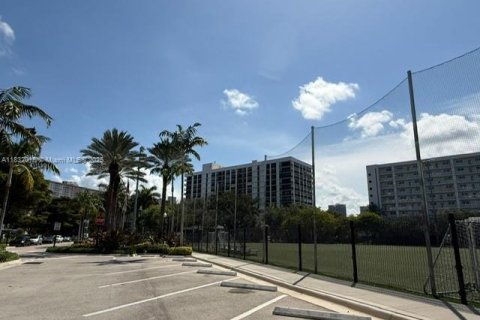 Condo in Sunny Isles Beach, Florida, 1 bedroom  № 1812014 - photo 10