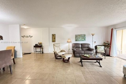 Condo in Sunny Isles Beach, Florida, 1 bedroom  № 1812014 - photo 18