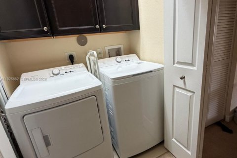 Купить таунхаус в Дорал, Флорида 4 спальни, 165.64м2, № 1988072 - фото 11