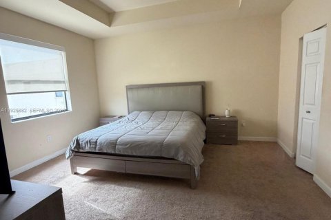 Купить таунхаус в Дорал, Флорида 4 спальни, 165.64м2, № 1988072 - фото 14