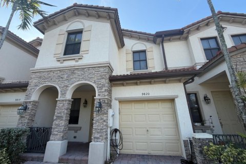 Touwnhouse à vendre à Doral, Floride: 4 chambres, 165.64 m2 № 1988072 - photo 1