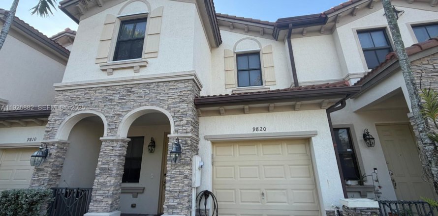 Touwnhouse à Doral, Floride 4 chambres, 165.64 m2 № 1988072