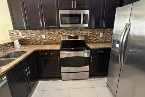 Купить таунхаус в Дорал, Флорида 4 спальни, 165.64м2, № 1988072 - фото 7