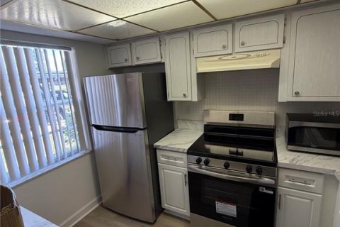 Copropriété à louer à New Port Richey, Floride: 2 chambres, 97.55 m2 № 2387654 - photo 2