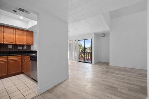 Condo in Orlando, Florida, 3 bedrooms  № 1588605 - photo 12