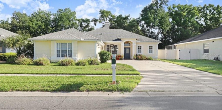 House in Brandon, Florida 4 bedrooms, 193.33 sq.m. № 2284111
