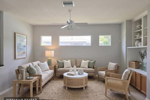House in Brandon, Florida 4 bedrooms, 193.33 sq.m. № 2284111 - photo 23
