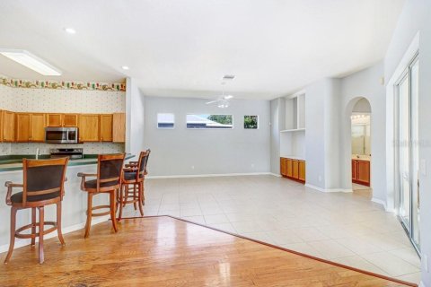 House in Brandon, Florida 4 bedrooms, 193.33 sq.m. № 2284111 - photo 16